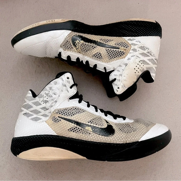 Nike Other - Nike Zoom Hyperfuse Holiday 2010-407622-Black & White-Mens 12-Basketball-Classic